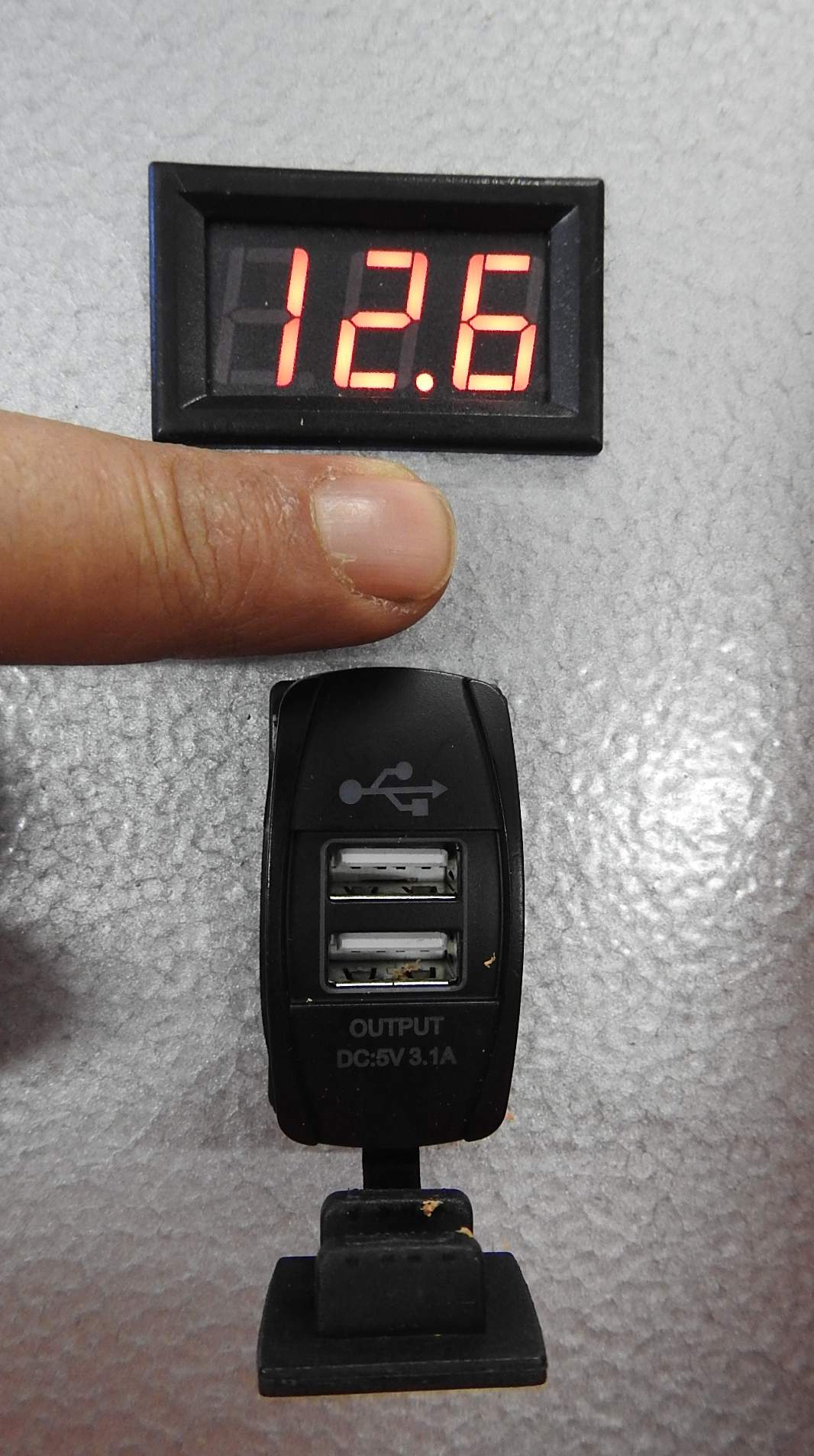 Battery voltmeter display